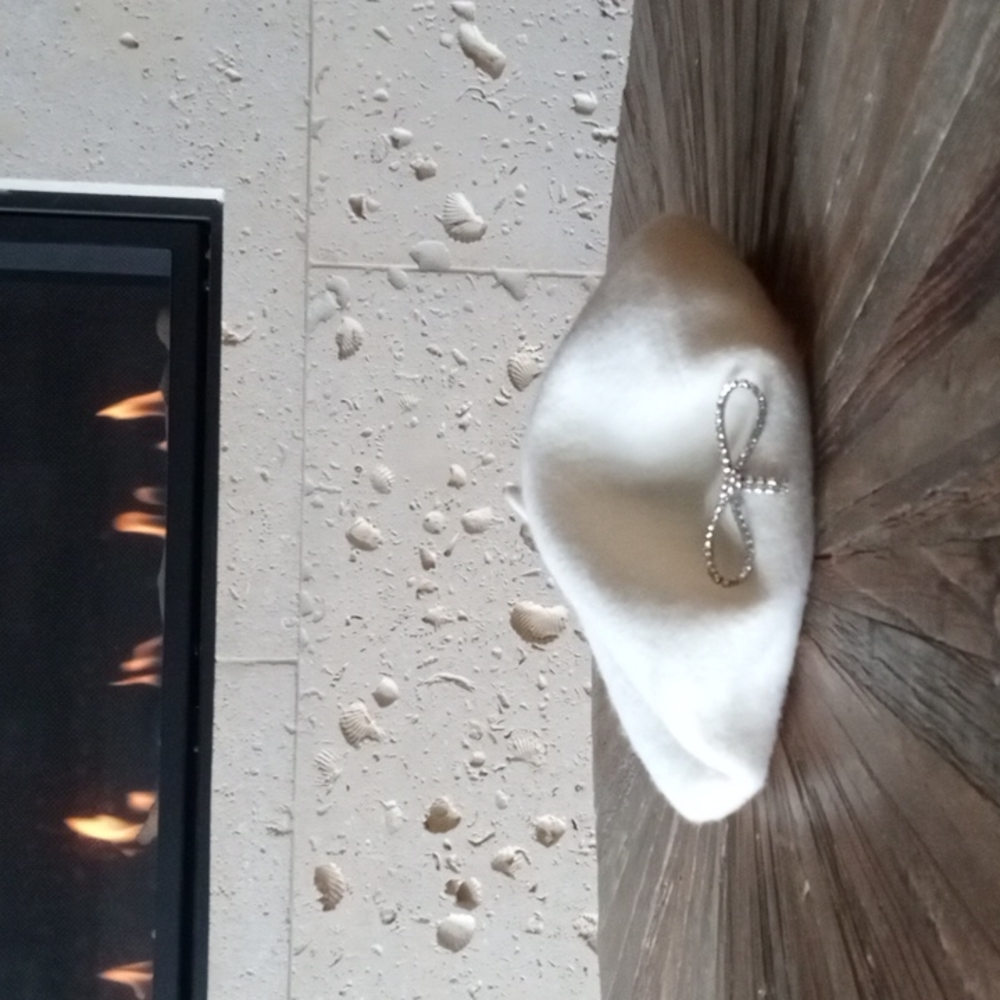 Anthropologie beret